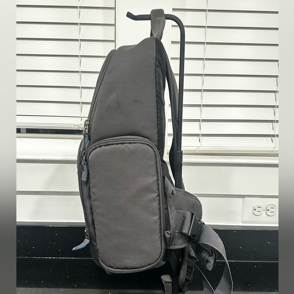 Case Logic DSLR Camera Sling Backpack - Gray - Excellent Condition - Picture 3 of 13